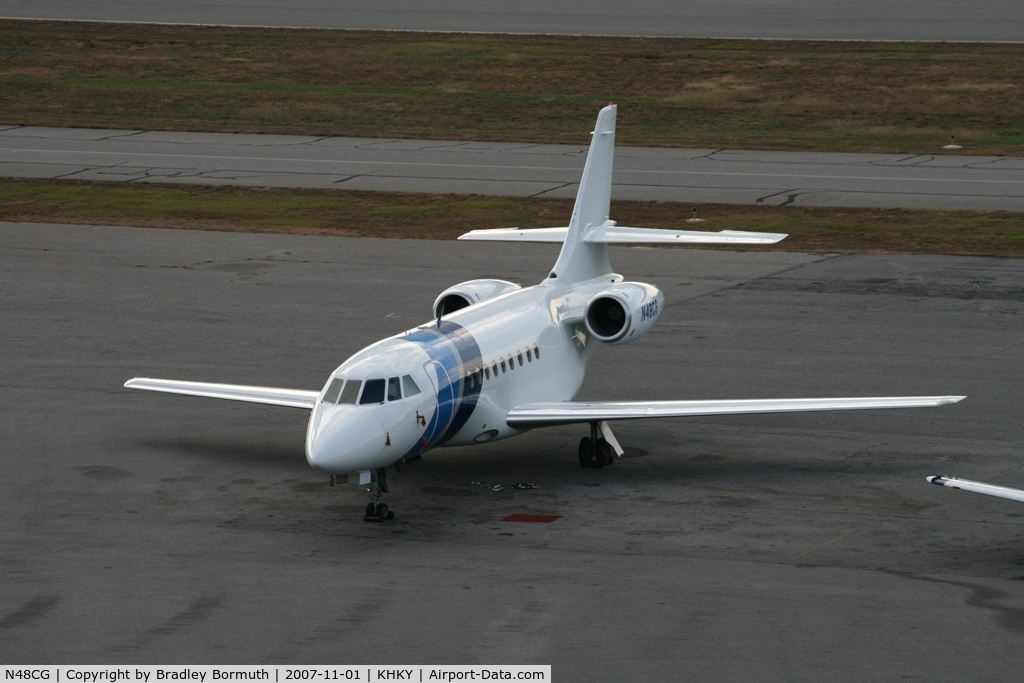 N48CG, 2008 Dassault Falcon 900EX C/N 212, Taking pictures while I visited the control tower.