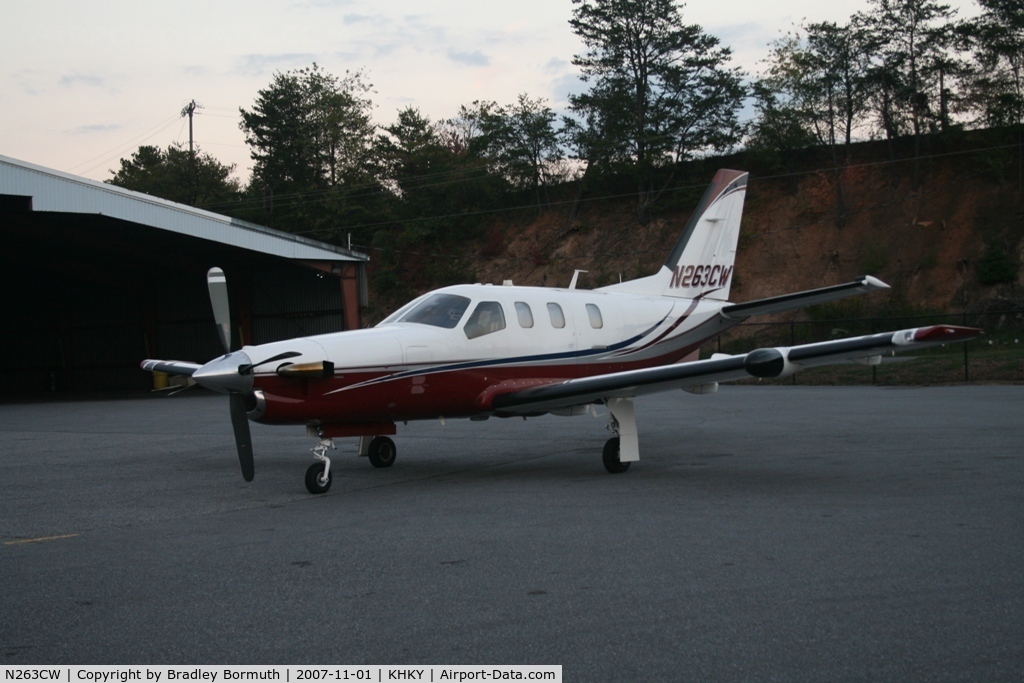 N263CW, 2003 Socata TBM-700 C/N 263, Taking pictures one evening.