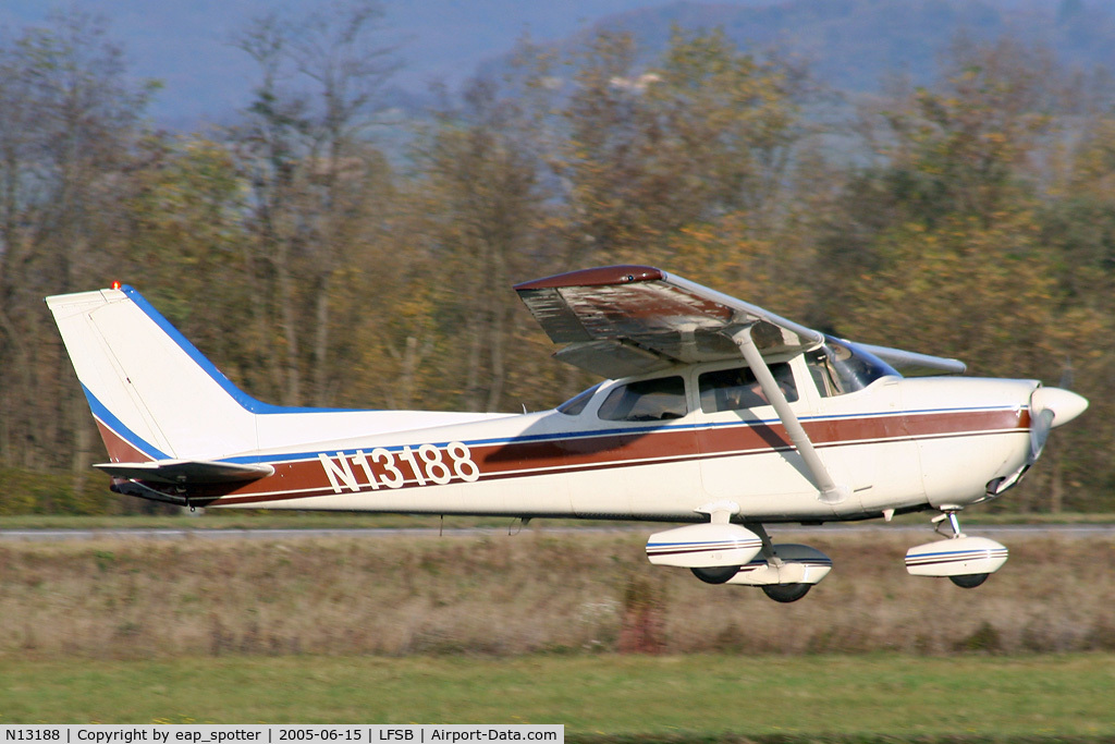 N13188, 1973 Cessna 172M C/N 17262557, landing on rwy 16