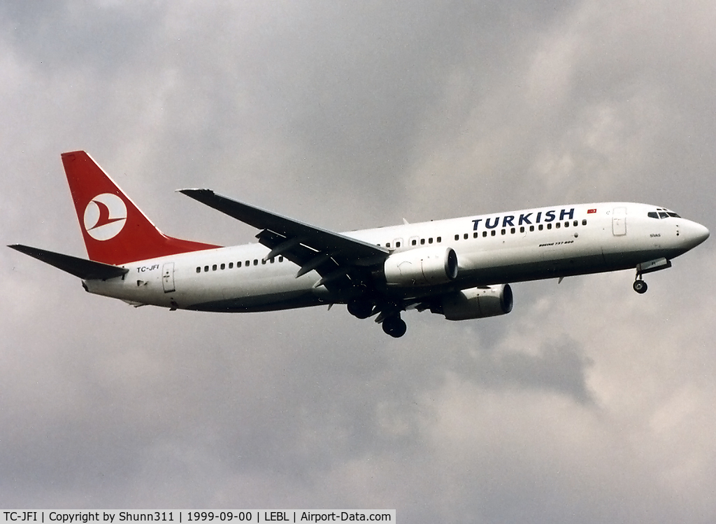 TC-JFI, 1999 Boeing 737-8F2 C/N 29771, Landing rwy 07