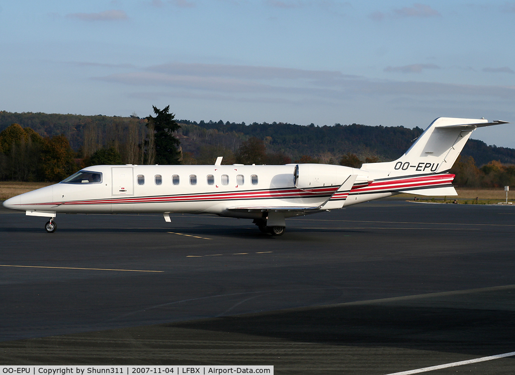 OO-EPU, Learjet 45 C/N 45-291, Taxiing to the runway for departure