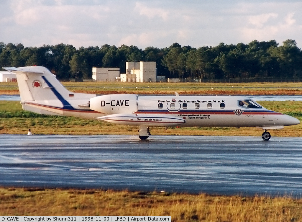 D-CAVE, 1982 Gates Learjet 35A C/N 35A-423, Taxiing to the terminal
