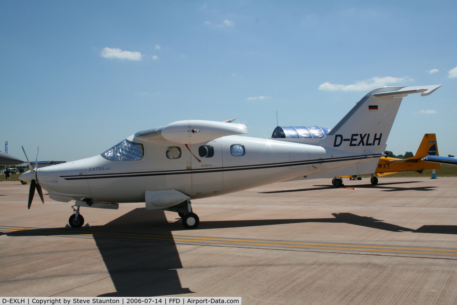 D-EXLH, 2000 Extra EA-400 C/N 06, Royal International Air Tattoo 2006