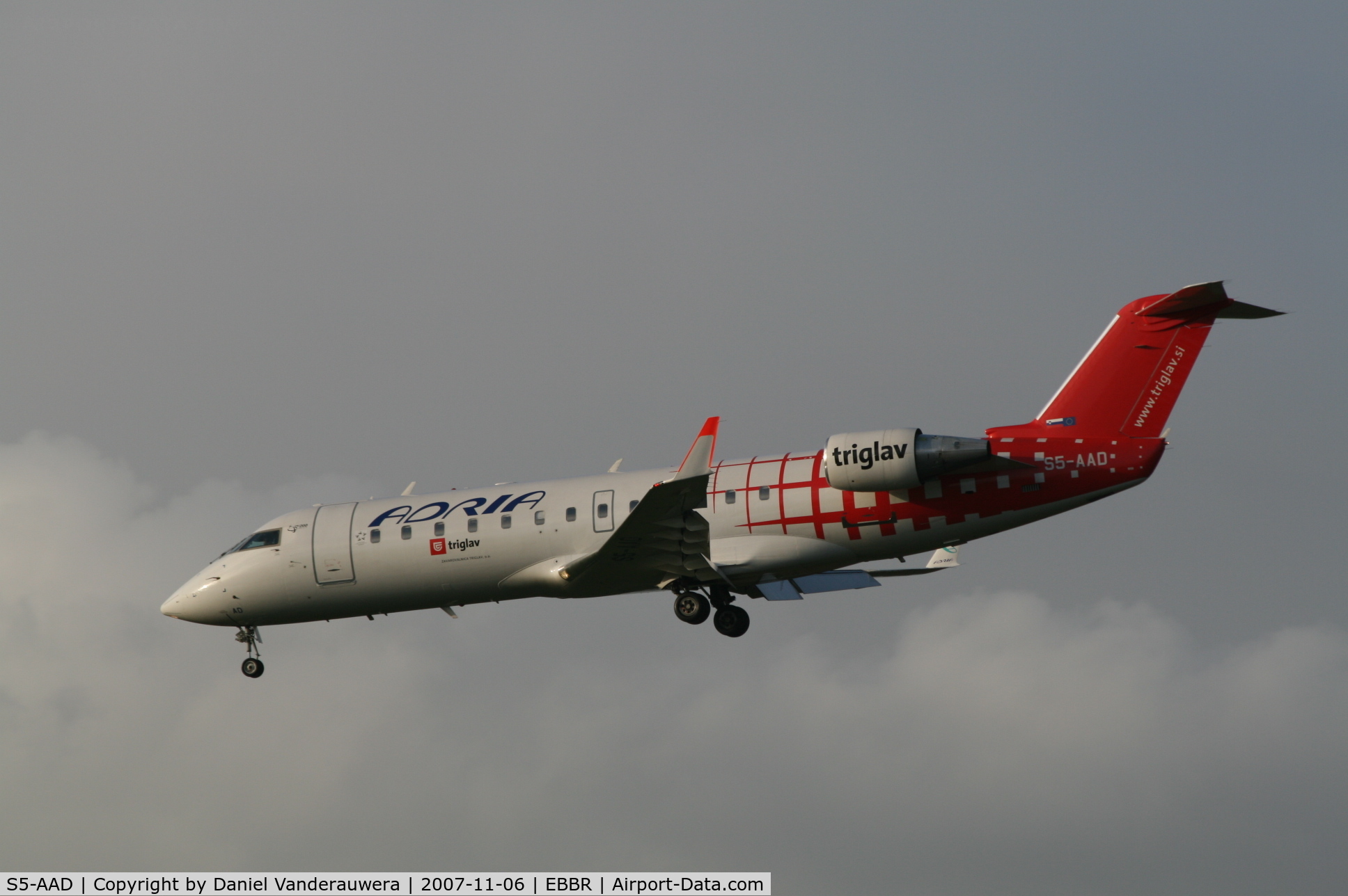 S5-AAD, 1997 Canadair CRJ-200LR (CL-600-2B19) C/N 7166, flight JP384 is descending to rwy 25L - end of the day