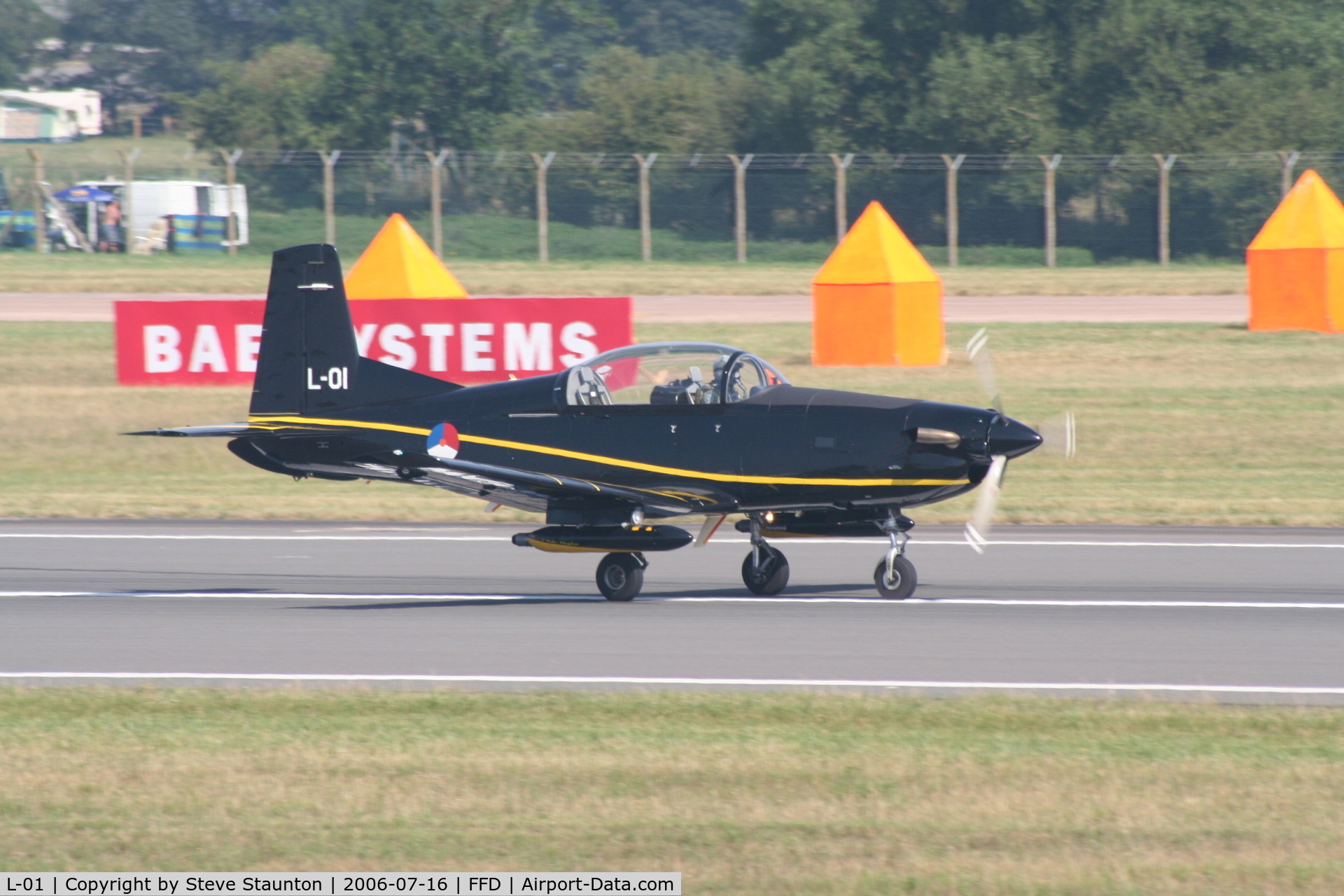 L-01, Pilatus PC-7 Turbo Trainer C/N 538, Royal International Air Tattoo 2006