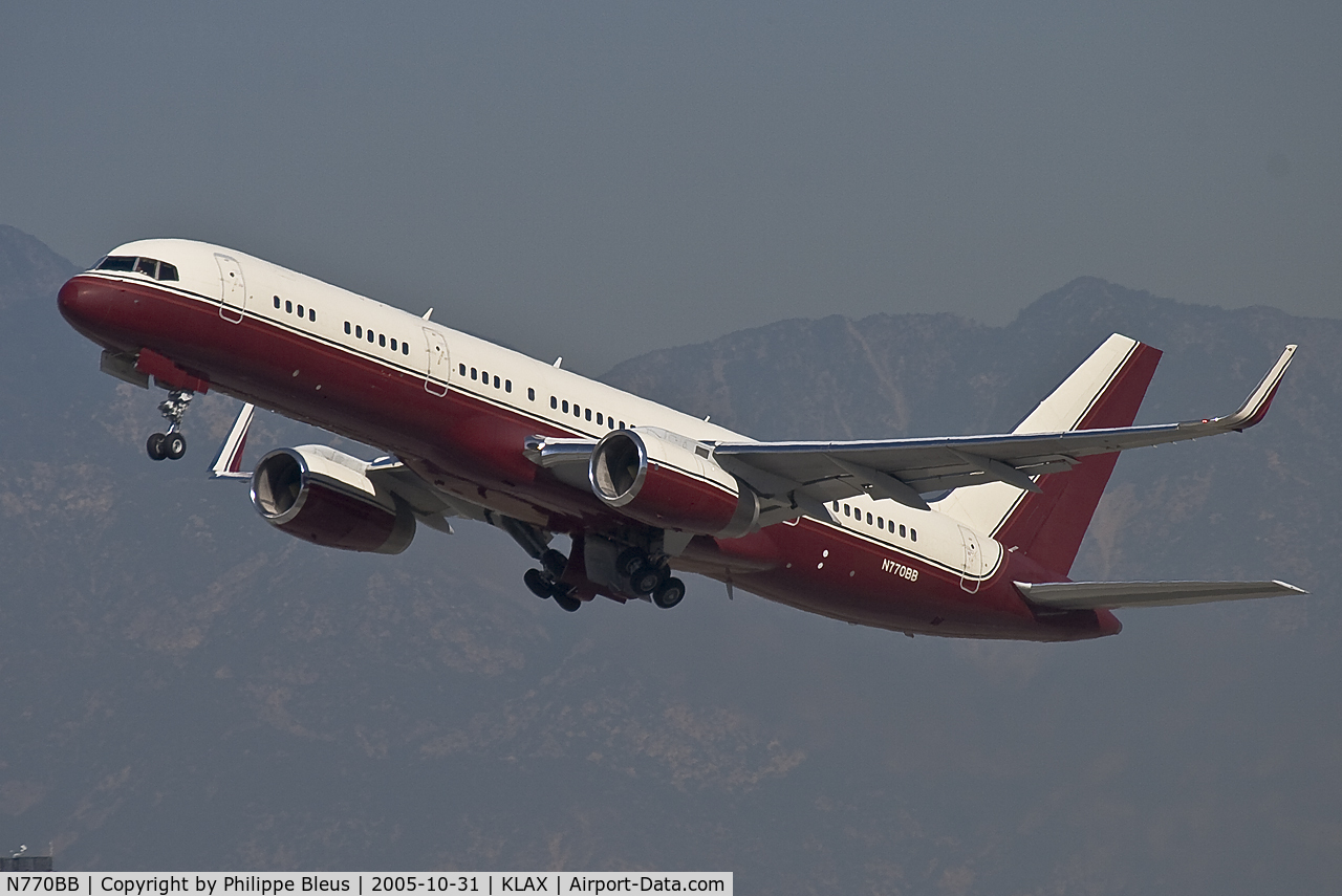 N770BB, 1991 Boeing 757-2J4 C/N 25220, Untitled private wingleted 757. Operated by Yucaipa Companies. Gear on the move.