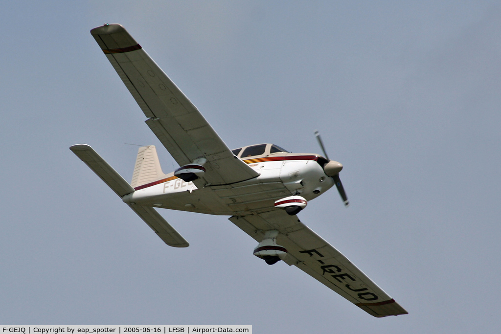 F-GEJQ, Piper PA-28-181 Archer C/N 28-90030, oveflying the Airfield