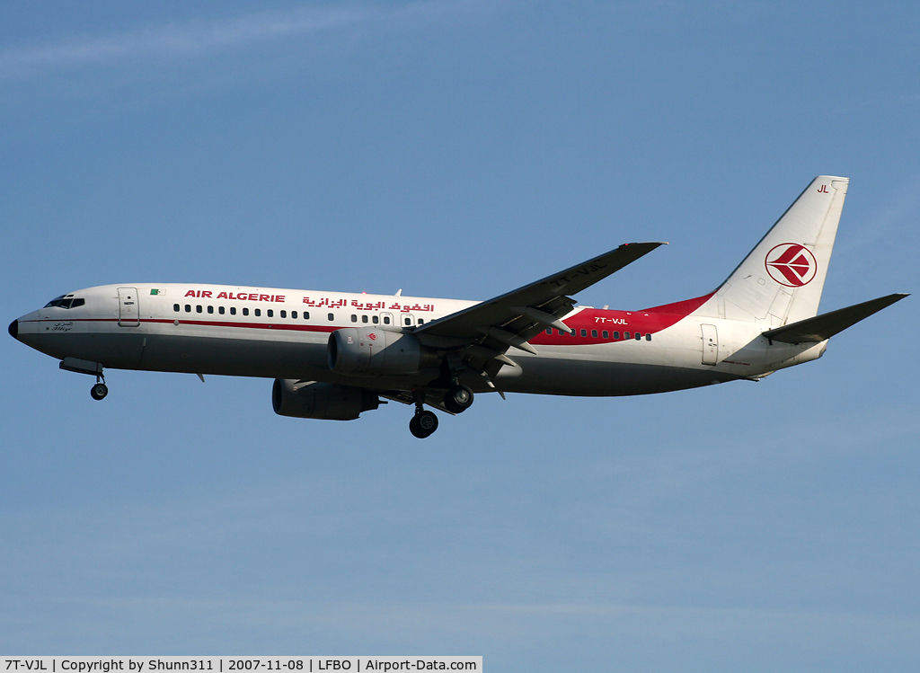 7T-VJL, 2000 Boeing 737-8D6 C/N 30204, Landing rwy 32L