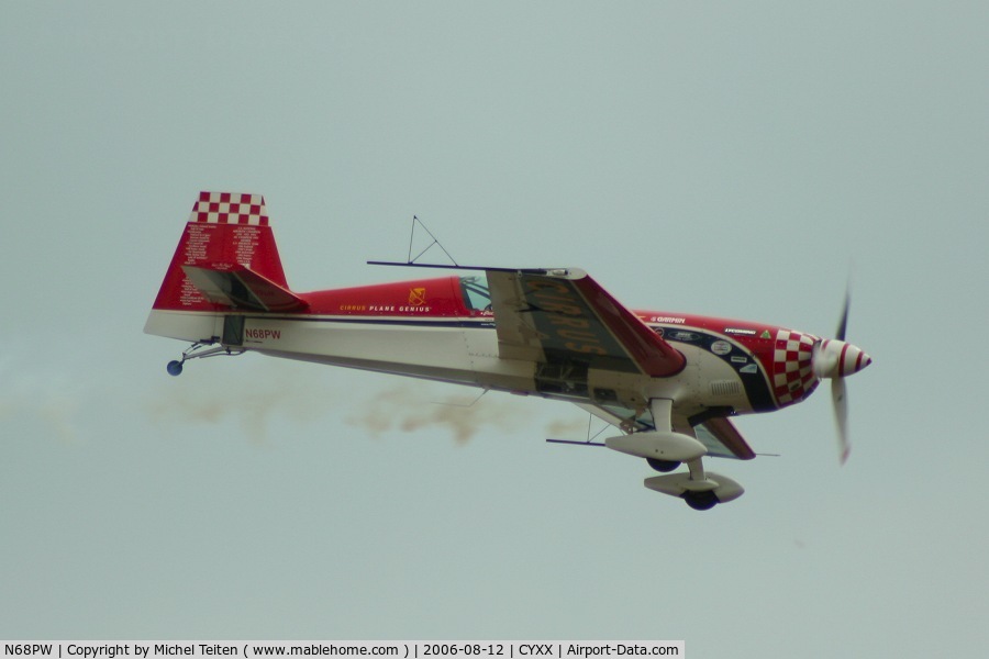 N68PW, Extra EA-300S C/N 030, 2006 Abbotsford Airshow