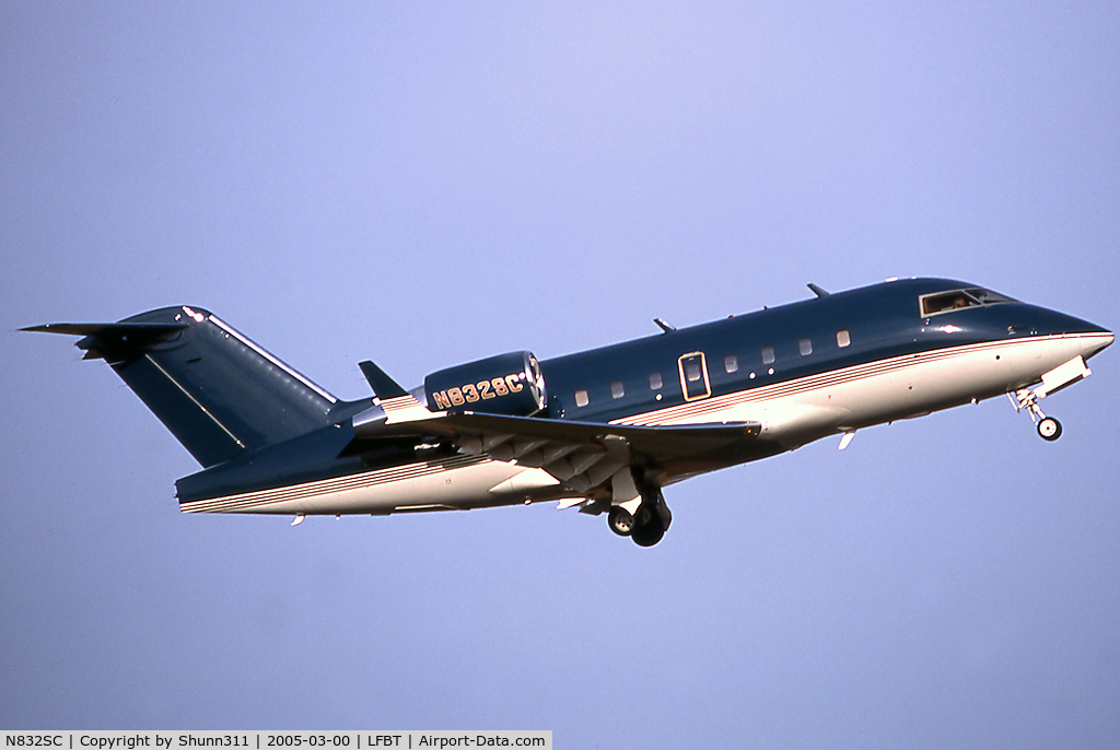 N832SC, 2000 Bombardier Challenger 604 (CL-600-2B16) C/N 5461, On take off...