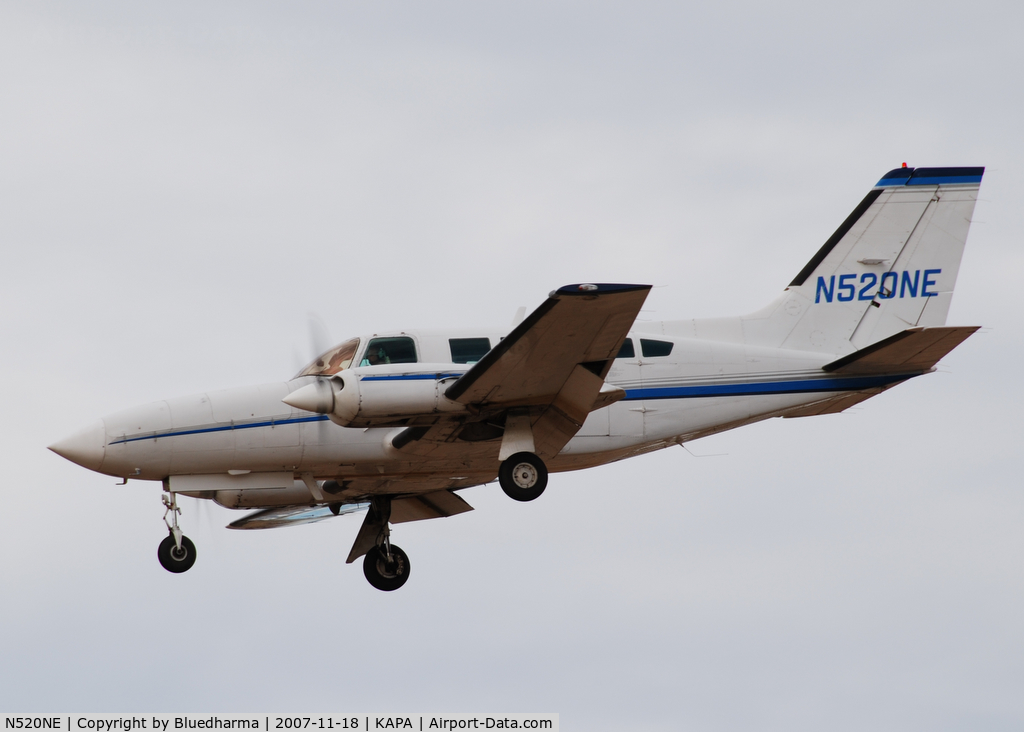 N520NE, 1985 Cessna 402C C/N 402C1014, Approach to 17L