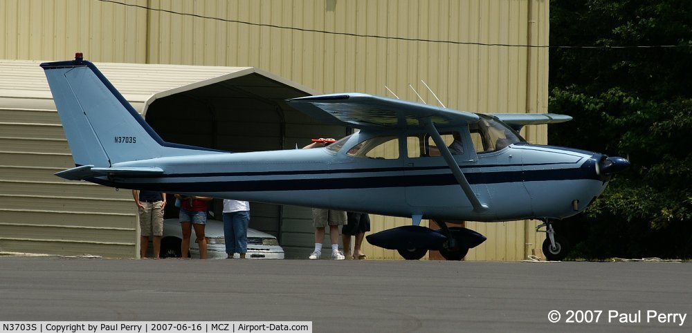 N3703S, 1963 Cessna 172E C/N 17250903, Taxiing through the ramp area during the fly-in