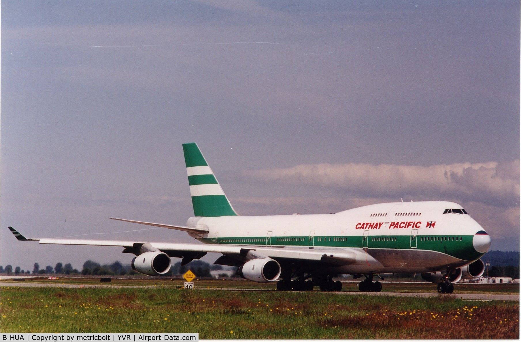 B-HUA, 1992 Boeing 747-467 C/N 25872, taxying for departure at YVR,Jul.1999