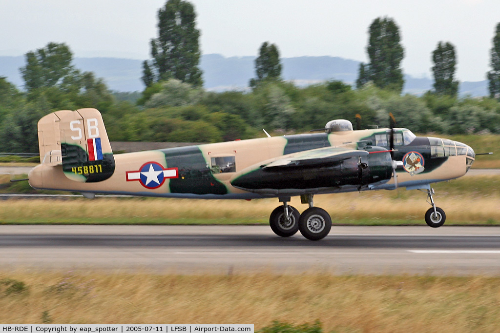 HB-RDE, 1945 North American B-25J Mitchell Mitchell C/N 108-47562, departing to SION
