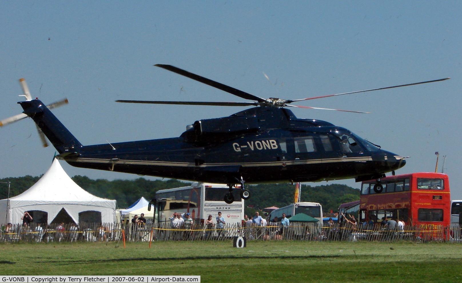G-VONB, 1992 Sikorsky S-76B C/N 760399, Helicopters arrive at the temporary Heliport on 2007 Epsom Derby Day (Horse racing)