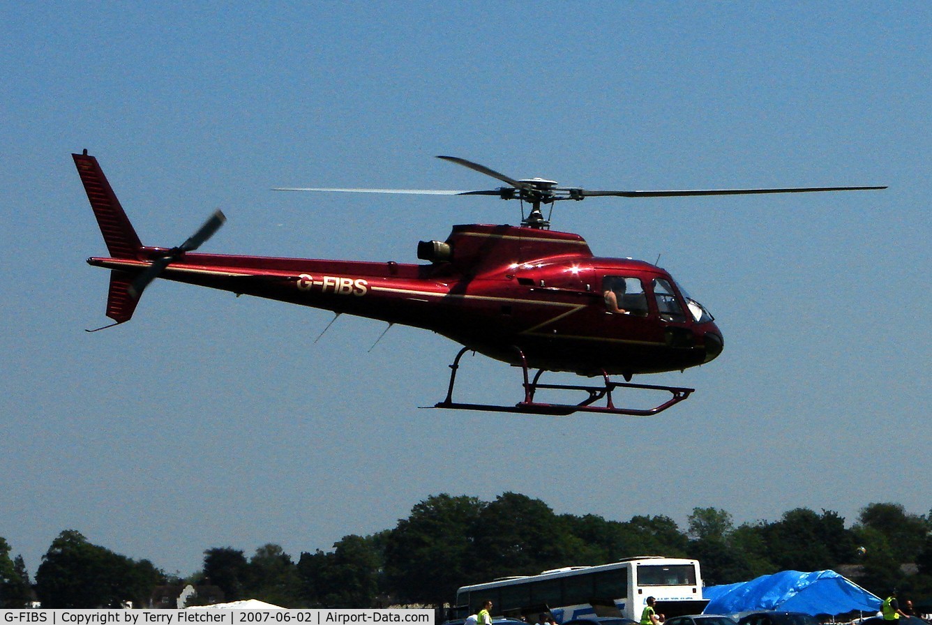 G-FIBS, 1988 Aerospatiale AS-350BA Écureuil C/N 2074, Helicopters arrive at the temporary Heliport on 2007 Epsom Derby Day (Horse racing)