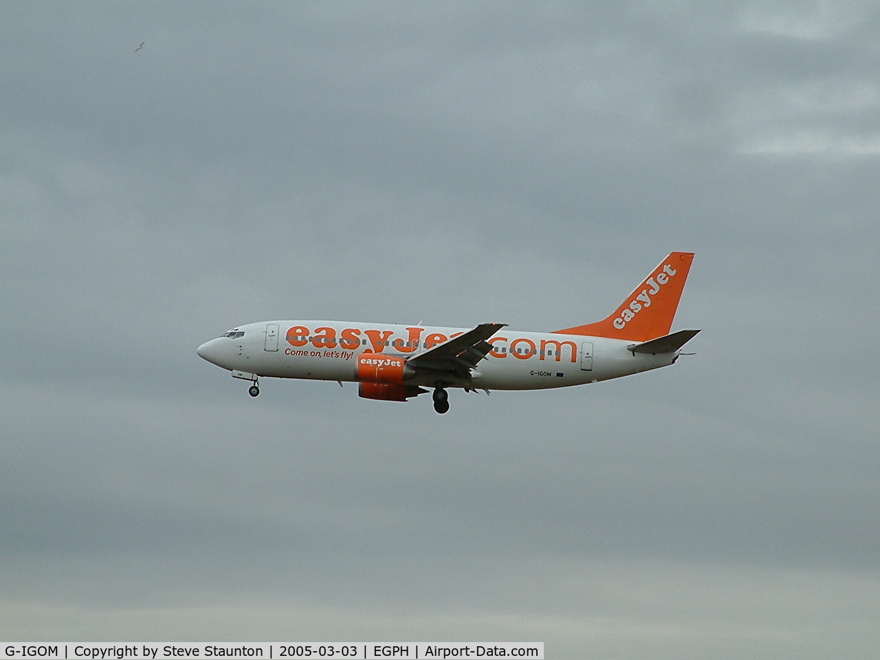 G-IGOM, 1999 Boeing 737-36N C/N 28599, Taken on a cold March afternoon at Edinburgh Airport