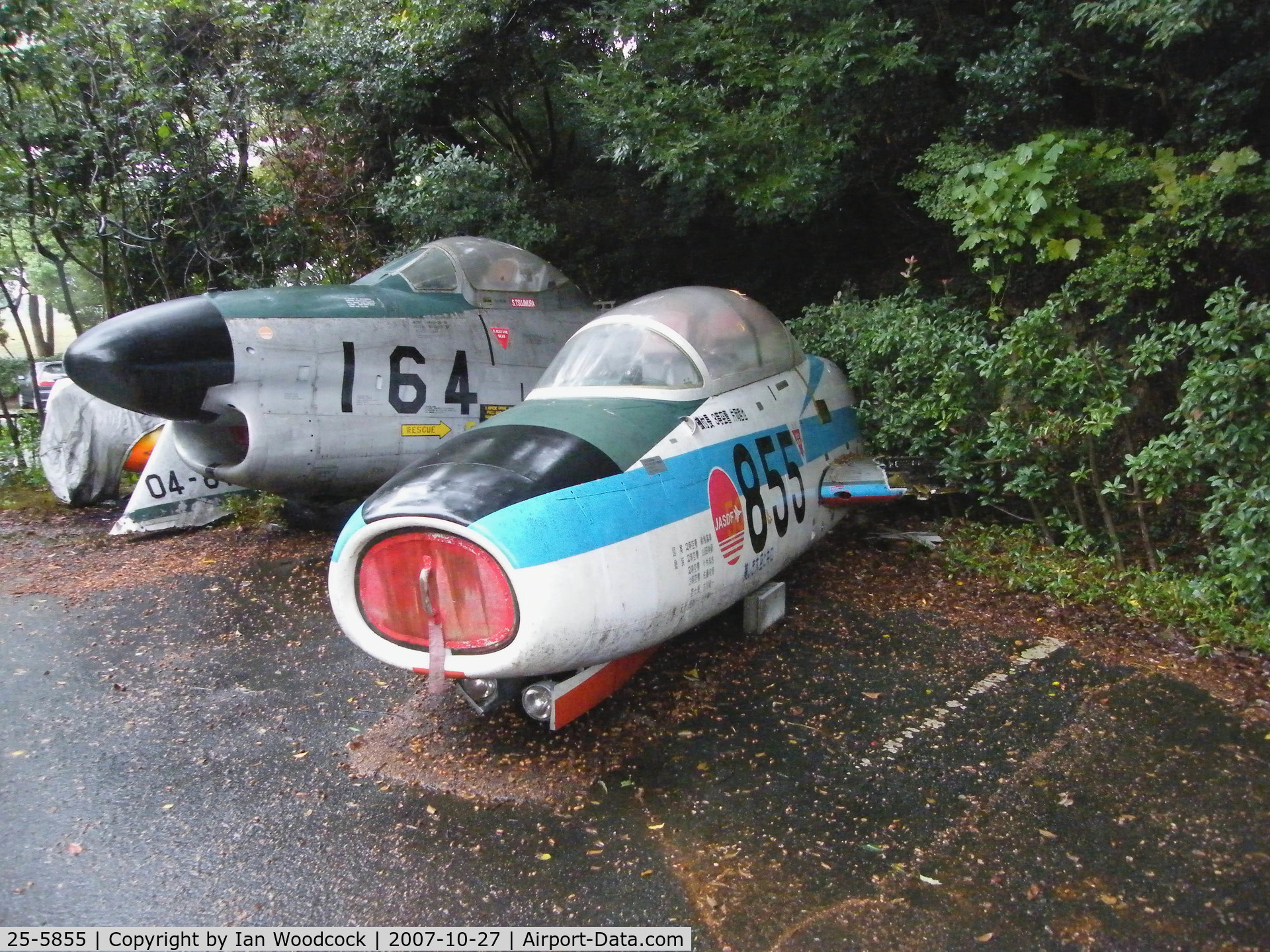 25-5855, Fuji T-1B C/N JT55, Fuji T-1B/Cafe Hikohjyo,Shizuoka (Preserved) alongside F-86D 84-8164