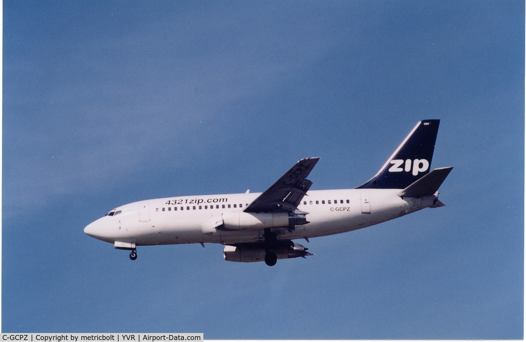 C-GCPZ, 1982 Boeing 737-217 C/N 22658, Hurriedly painted for 