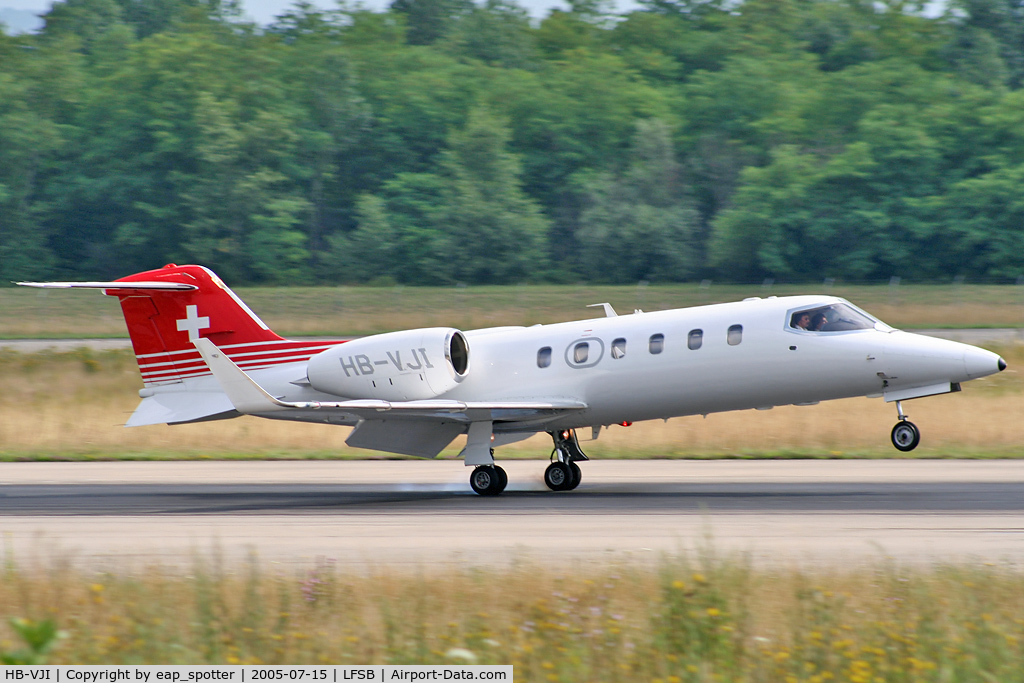 HB-VJI, Learjet 31A C/N 31-011, landing on rwy 16