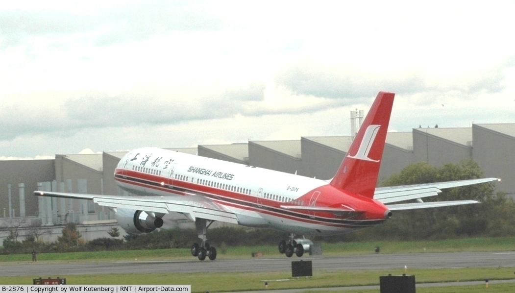 B-2876, 2004 Boeing 757-26D C/N 33967, first flight