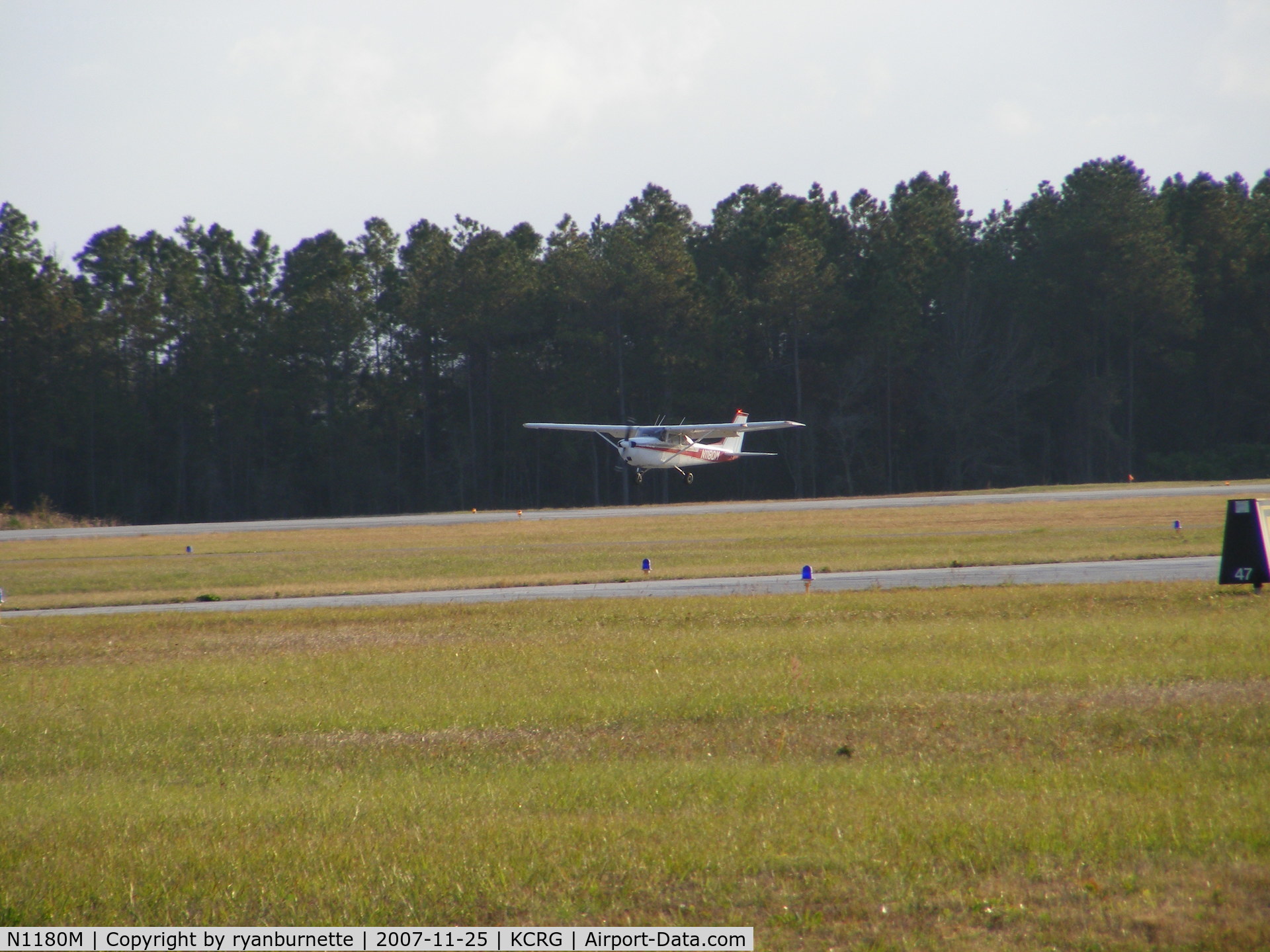 N1180M, 1969 Cessna 172K Skyhawk C/N 17258680, Me landing the Flying Weaners C172K at Craig.