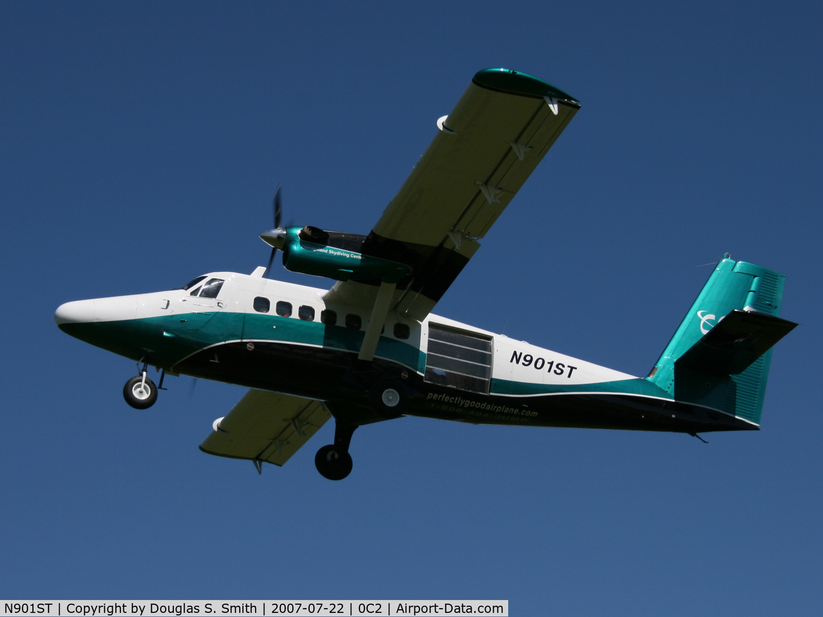 N901ST, 1969 De Havilland Canada DHC-6-200 Twin Otter C/N 208, Sierra Tango departing Hinckley Airfield with a load of jumpers
