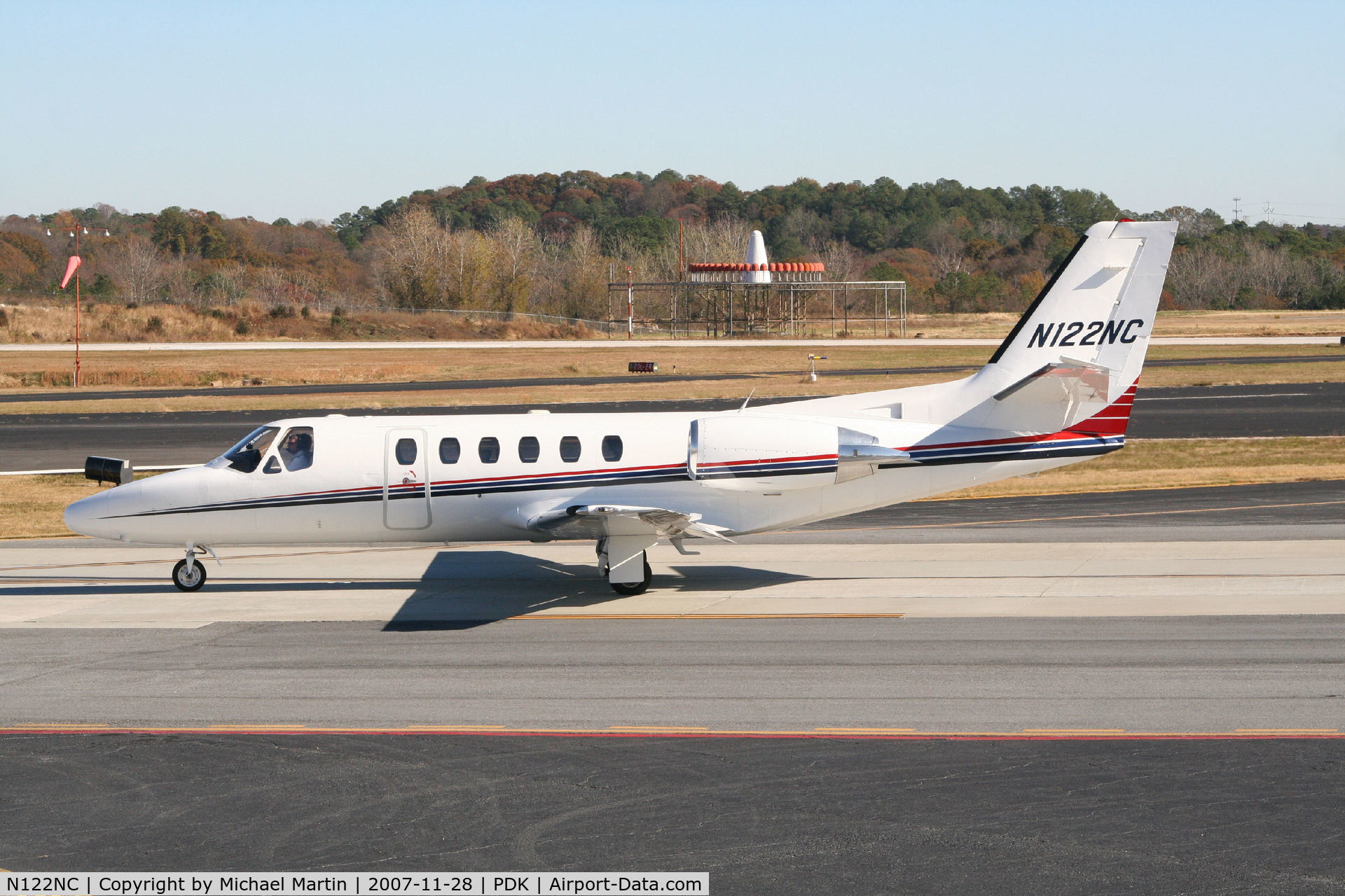 N122NC, 1998 Cessna 550 C/N 550-0836, Taxing to Epps Air Service