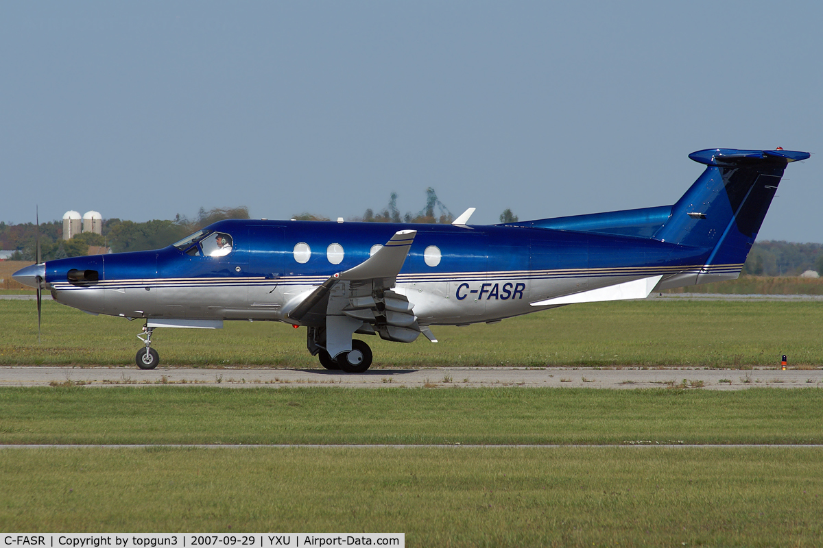 C-FASR, 2000 Pilatus PC-12/45 C/N 353, Taxiing on Golf