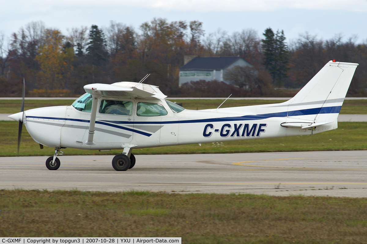 C-GXMF, 1975 Cessna 172M C/N 17263477, Turning onto Alpha from Golf.