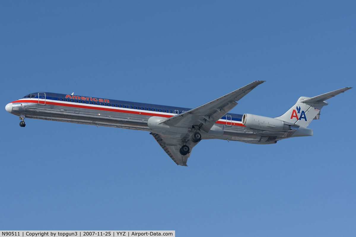 N90511, 1989 McDonnell Douglas MD-82 (DC-9-82) C/N 49805, Short final for RWY24R.