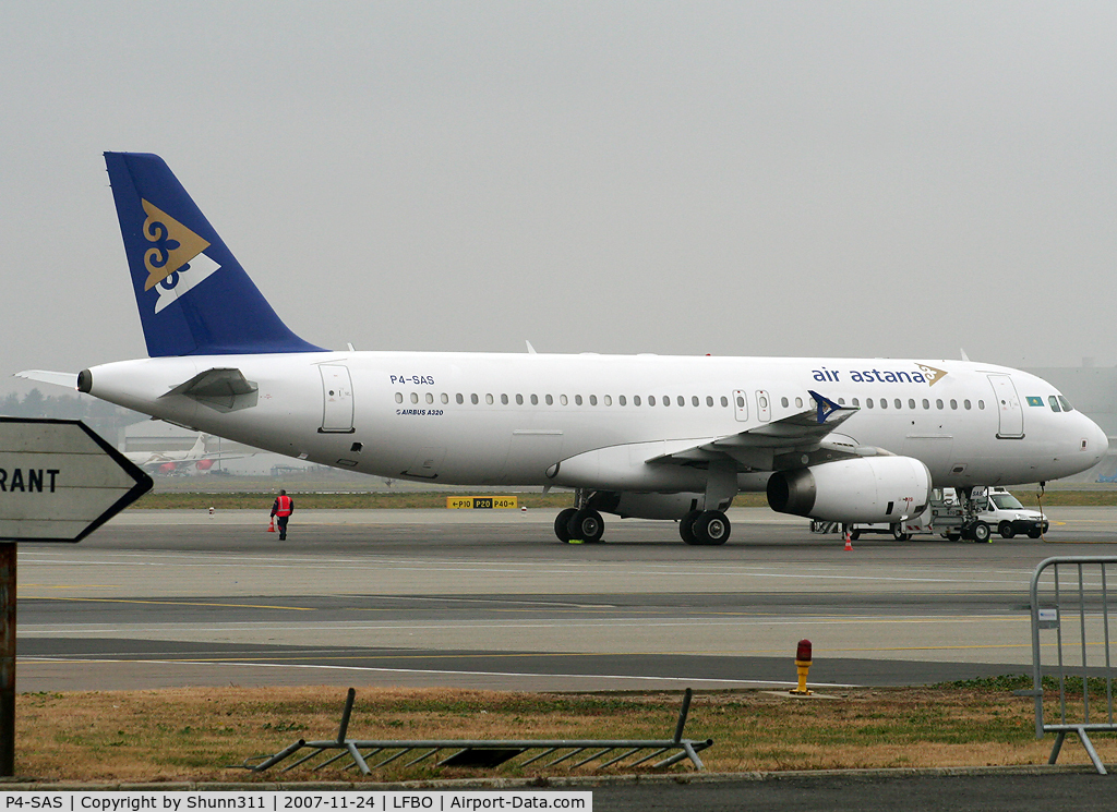 P4-SAS, 2003 Airbus A320-232 C/N 2016, Parked at the old terminal