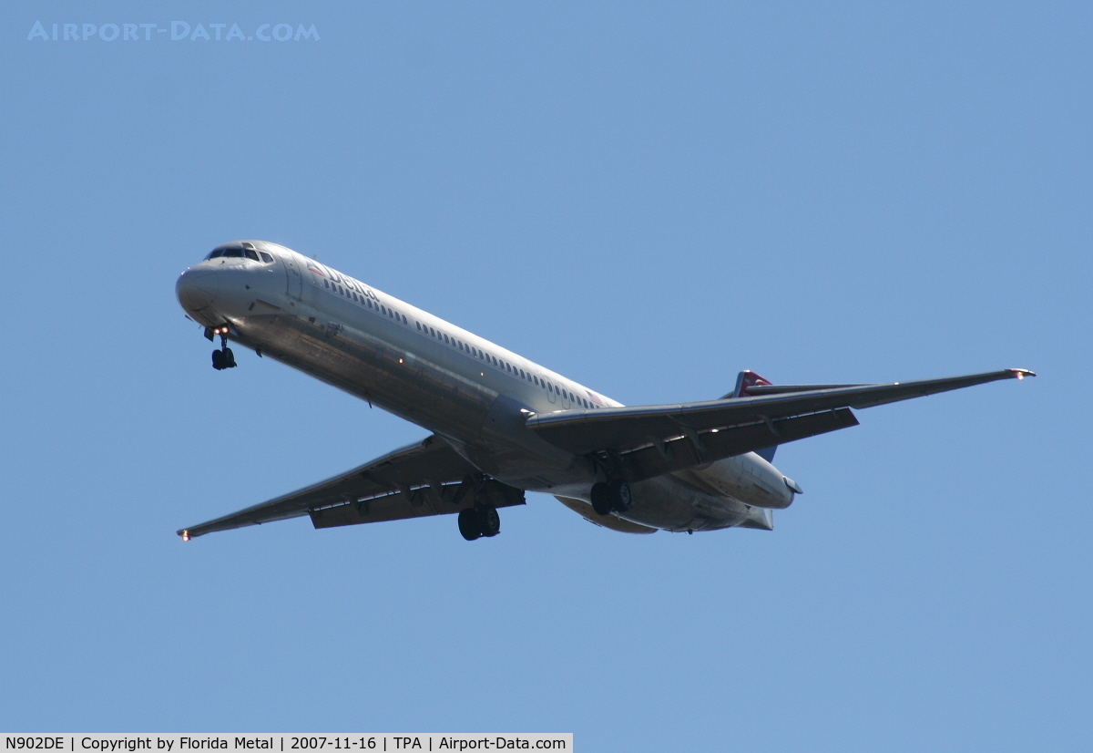N902DE, 1992 McDonnell Douglas MD-88 C/N 53379, Delta