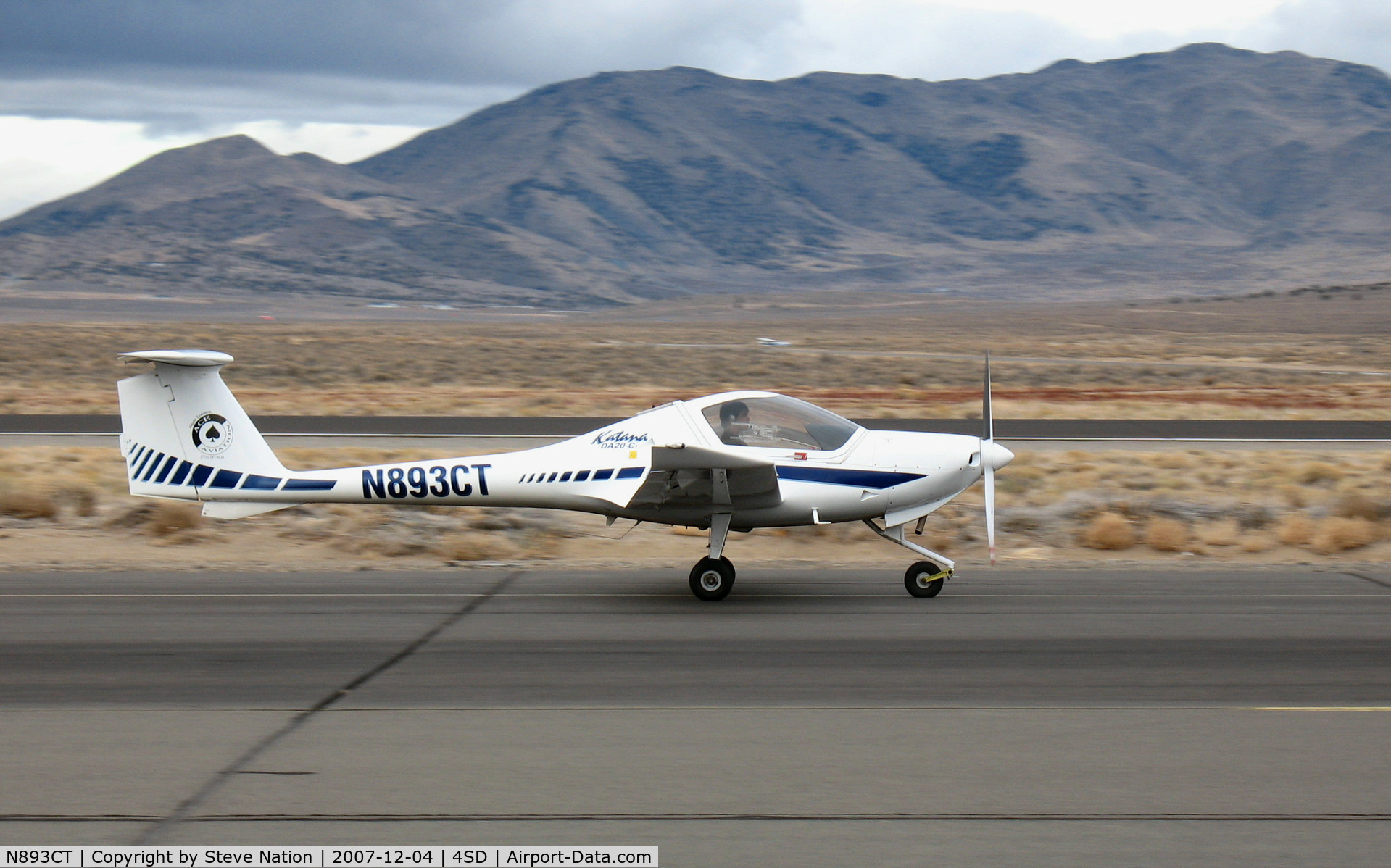 N893CT, 2000 Diamond DA-20C-1 Eclipse C/N C0123, Ace Aviation 2000 Diamond Aircraft DA 20-C1 taxying @ Reno-Stead