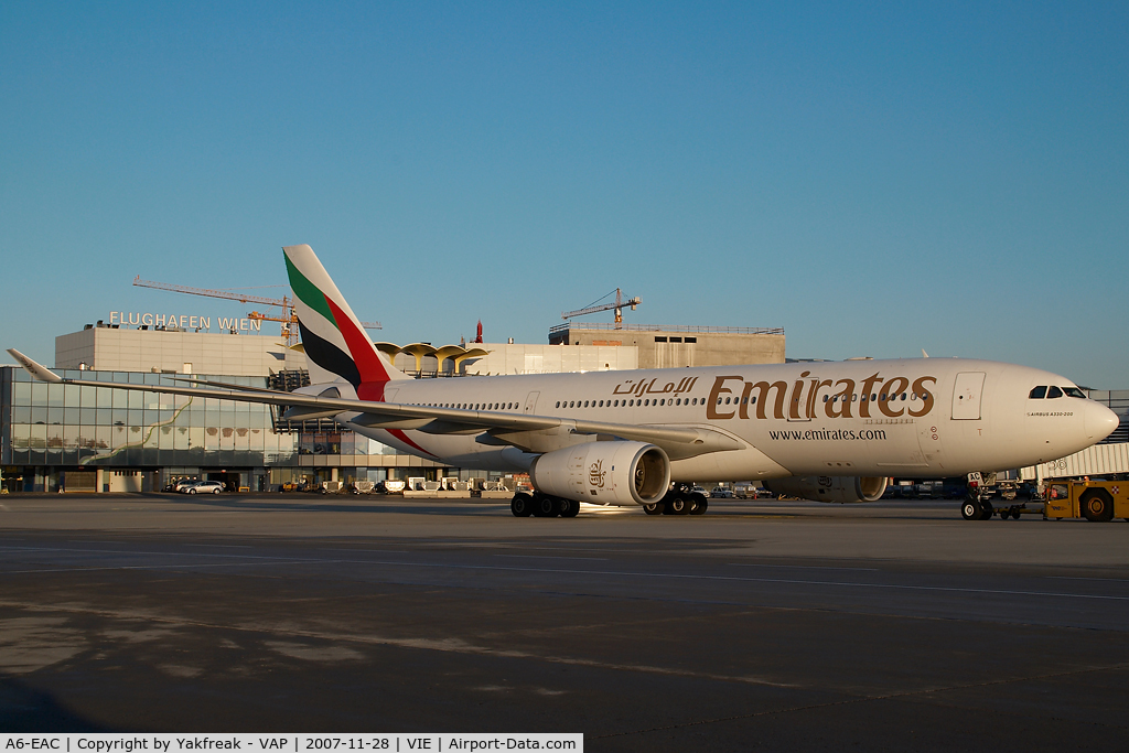 A6-EAC, 2000 Airbus A330-243 C/N 372, Emirates Airbus 330-200