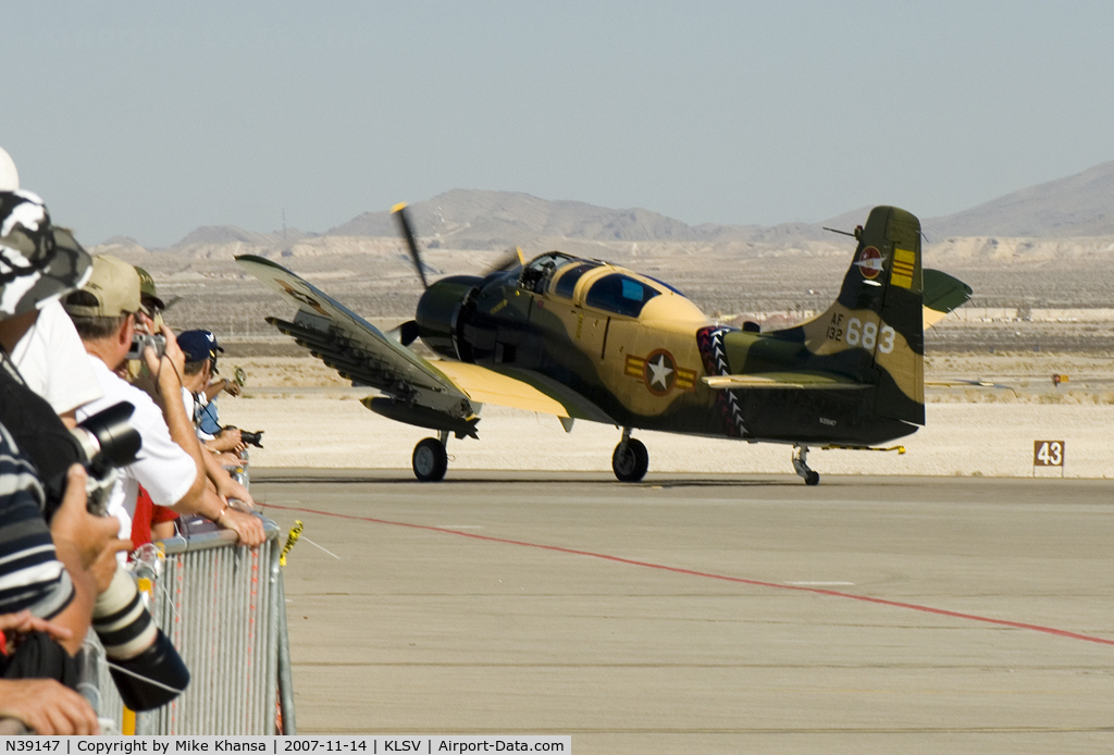 N39147, Douglas AD-5 (A-1E) Skyraider C/N 9540, Taxiing past Spectators after an impressive show!