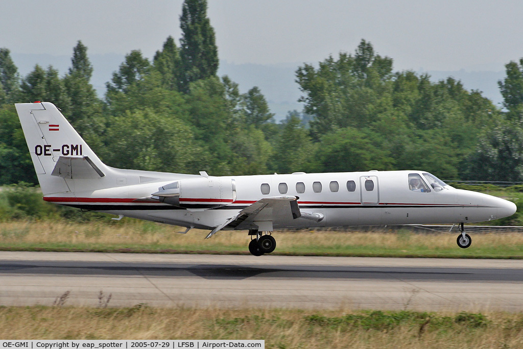 OE-GMI, 1996 Cessna 560 Citation Ultra C/N 560-0362, landing on rwy 16