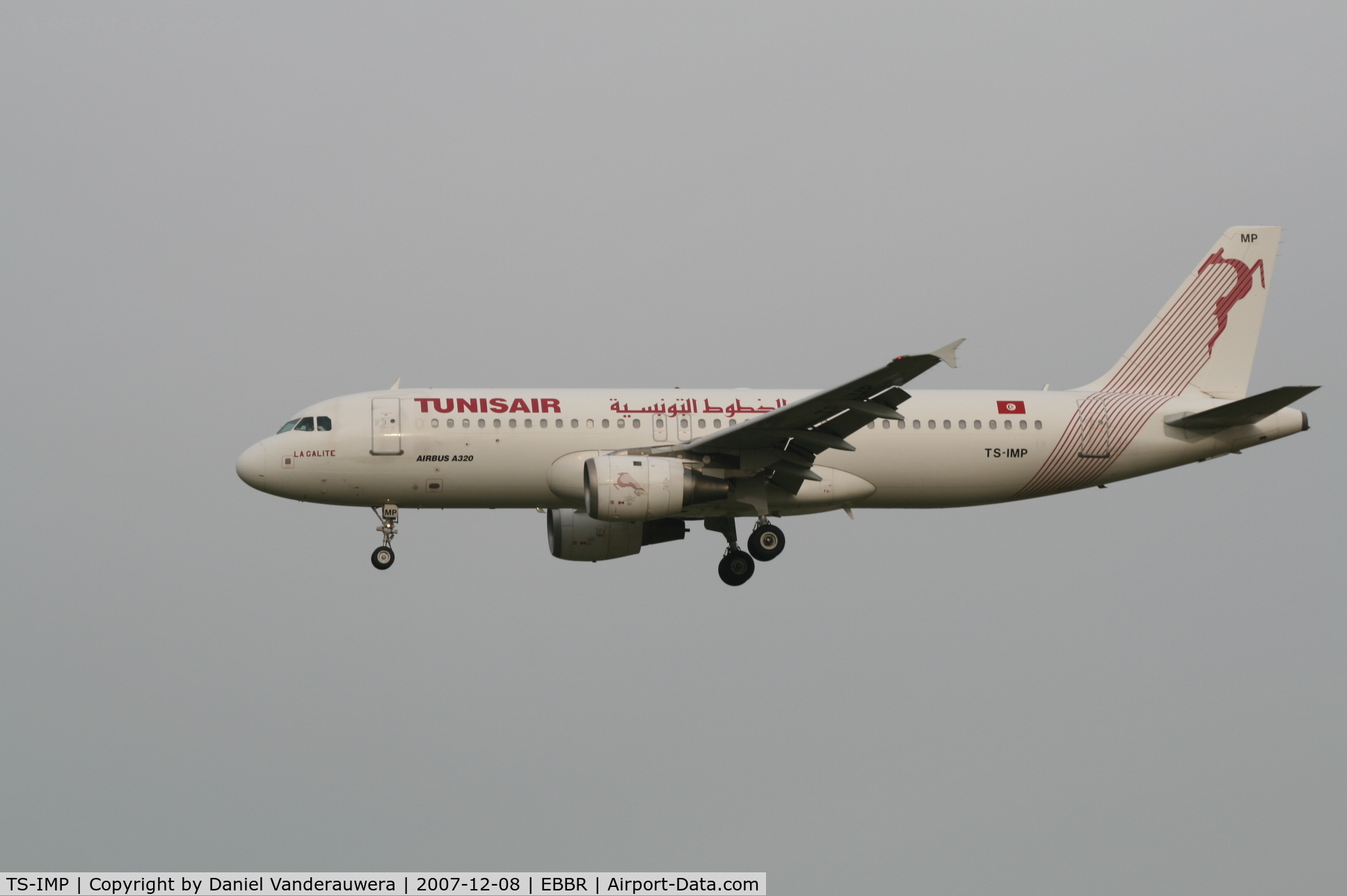 TS-IMP, 2002 Airbus A320-211 C/N 1700, arrival of flight TU788 to rwy 25L