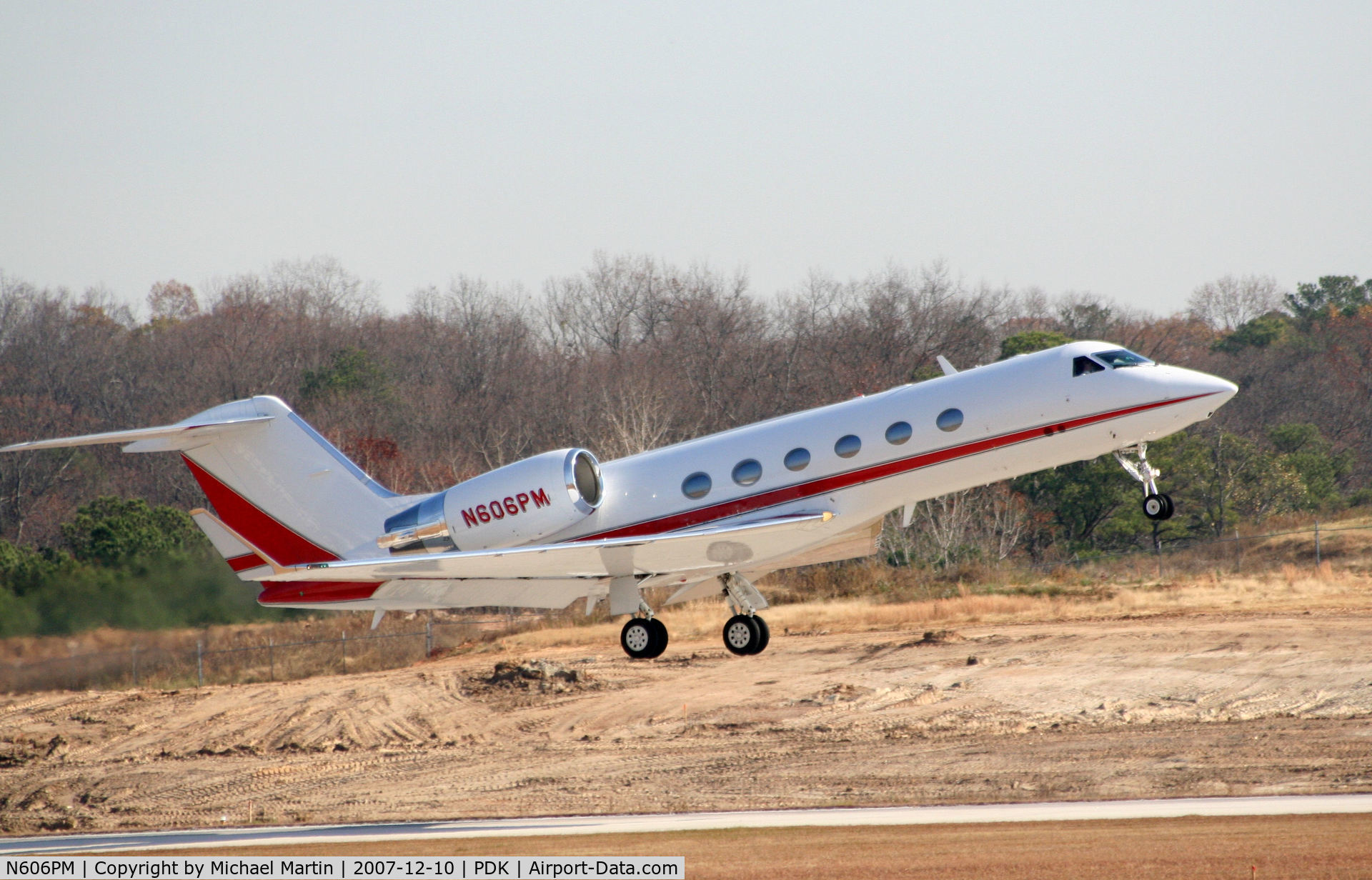 N606PM, 2003 Gulfstream Aerospace G-IV C/N 1512, Departing PDK enroute to TEB