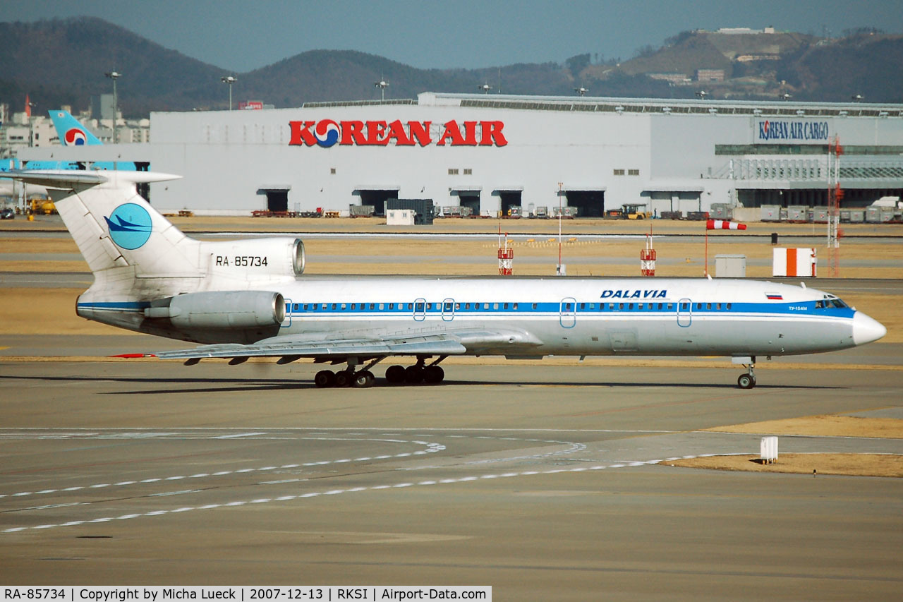 RA-85734, 1992 Tupolev Tu-154M C/N 92A916, Taxiing to the runway