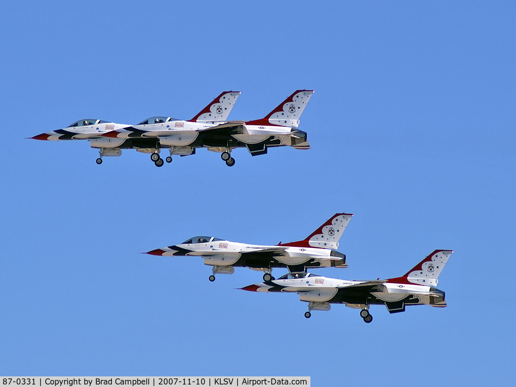 87-0331, General Dynamics F-16C Fighting Falcon C/N 5C-592, USA - Air Force / 1987 General Dynamics F-16C Fighting Falcon (Block 32J) - Thunderbird #2 - Major Chris Austin (Left Wing)