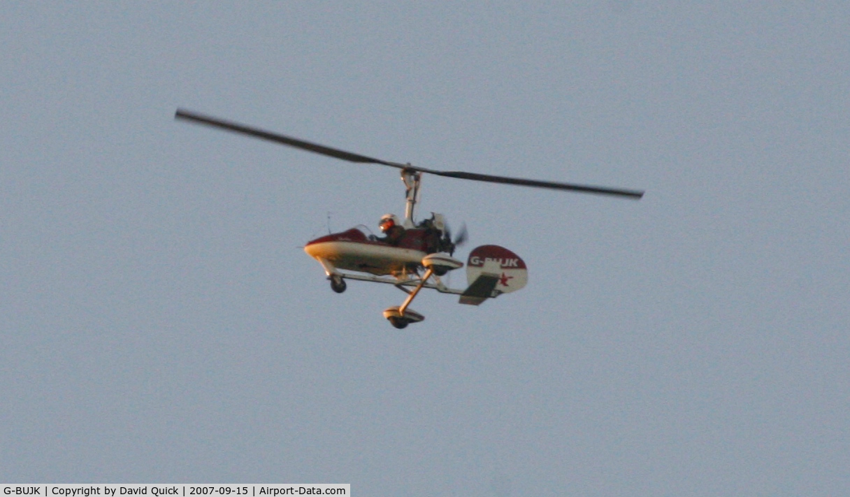 G-BUJK, 1994 Montgomerie-Bensen B-8MR Gyrocopter C/N PFA G/01-1211, Benson autogyro over Chawton, Hants