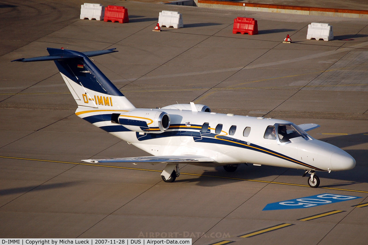D-IMMI, 1999 Cessna 525 CitationJet CJ1 C/N 525-0303, Taxiing to the runway