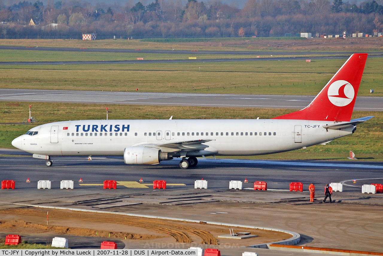 TC-JFY, 2000 Boeing 737-8F2 C/N 29783/497, Taxiing to the gate