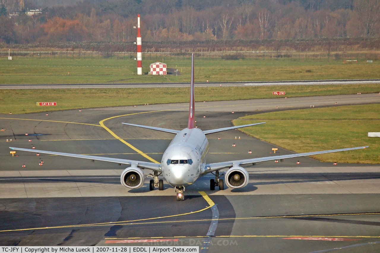 TC-JFY, 2000 Boeing 737-8F2 C/N 29783/497, Arriving in Duesseldorf