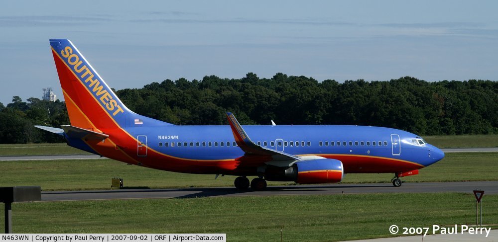 N463WN, 2004 Boeing 737-7H4 C/N 32467, Taxiing off the active runway