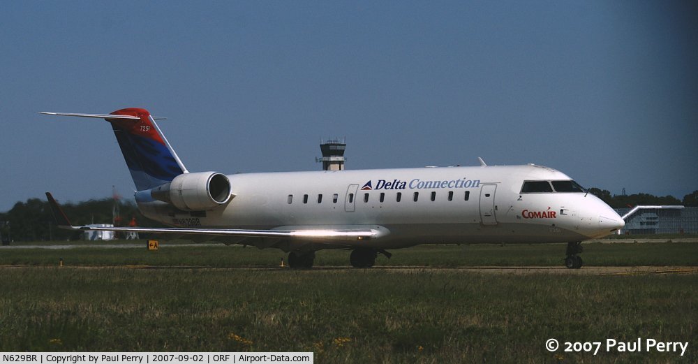 N629BR, 1998 Bombardier CRJ-200ER (CL-600-2B19) C/N 7251, Taxiing out for departure