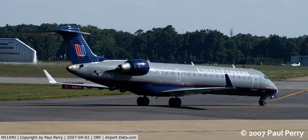 N510MJ, 2003 Bombardier CRJ-700 (CL-600-2C10) Regional Jet C/N 10101, Bound for the terminal