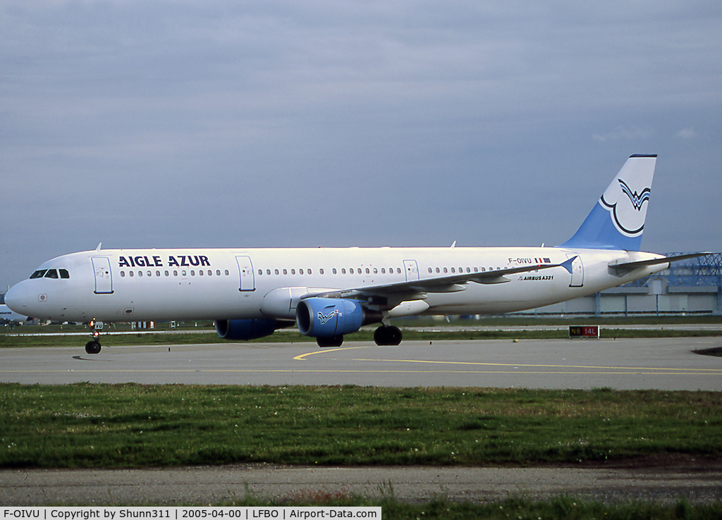 F-OIVU, 1999 Airbus A321-211 C/N 1017, Rolling to the terminal