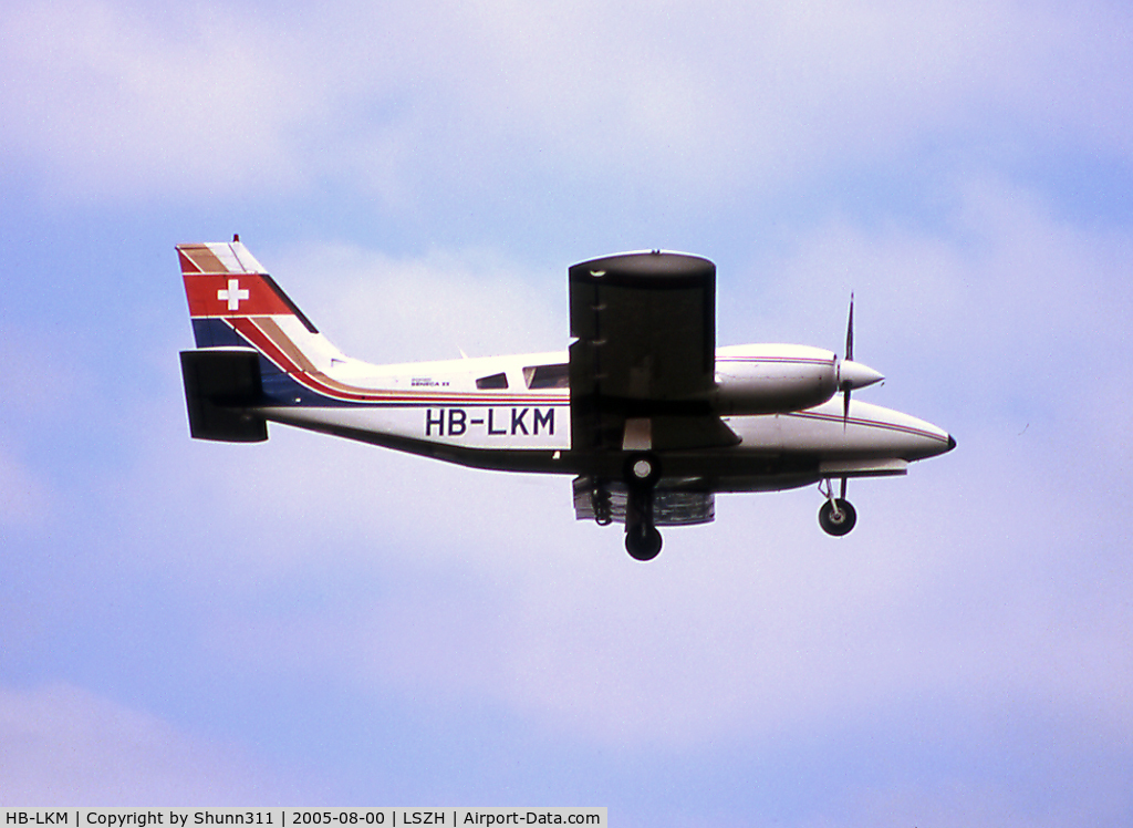 HB-LKM, 1979 Piper PA-34-200T C/N 34-7970106, Landing rwy 14
